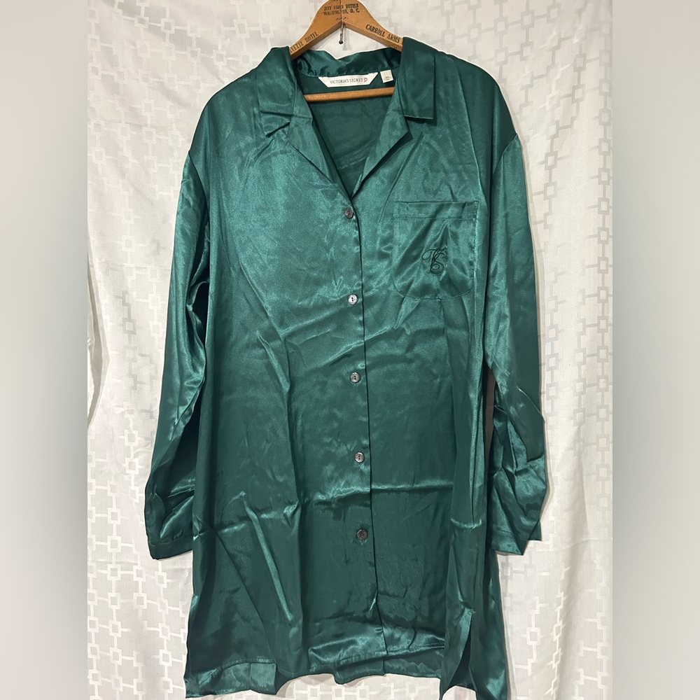 VINTAGE Victoria’s Secret Satin Sleep Shirt SIZE L